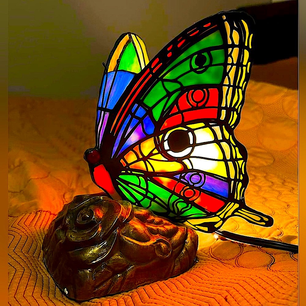 BNIB Stained Glass Butterfly Lamp 🦋 - Picture 1 of 7